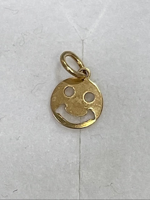 Smiley Face Lightweight Pendant - X5397