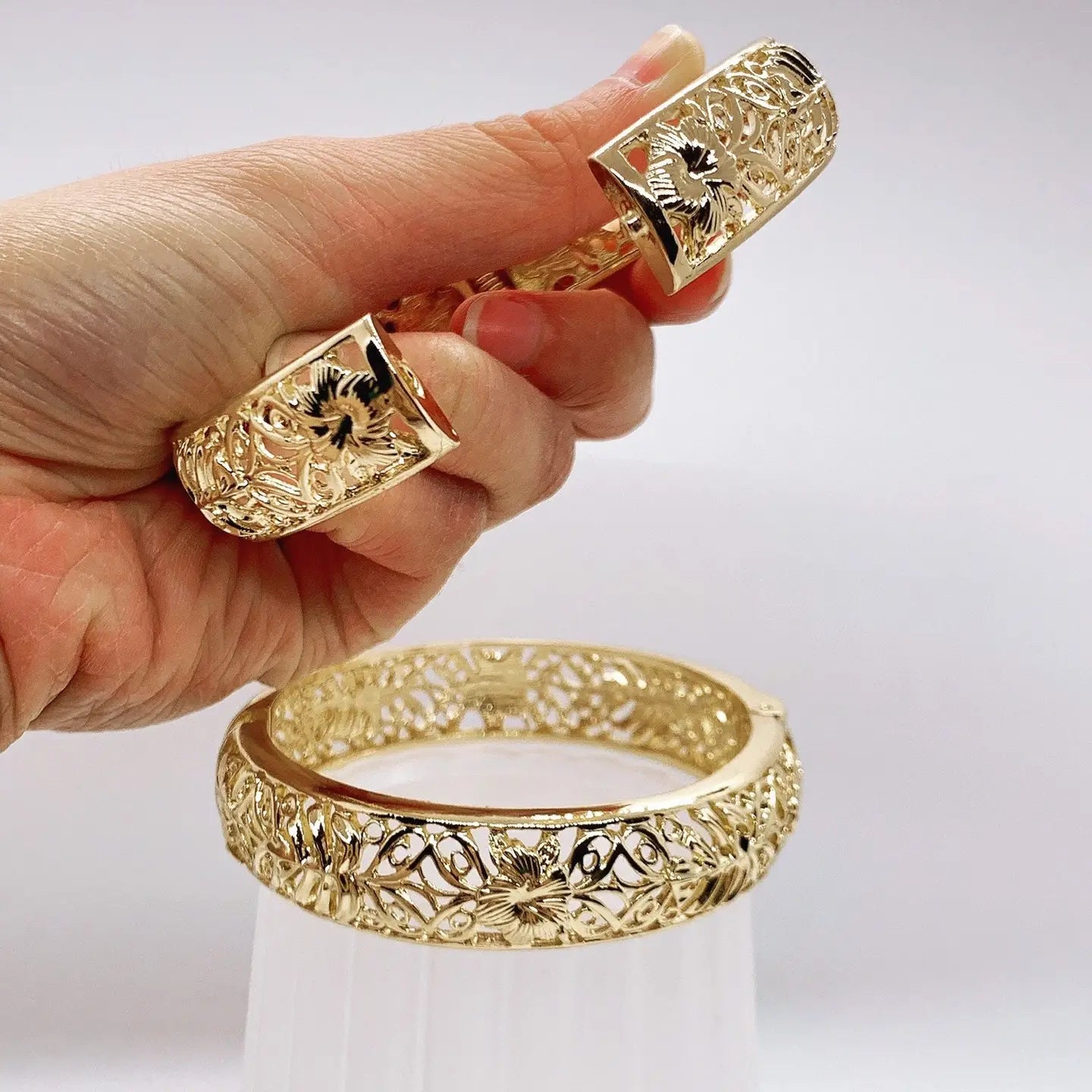15mm Filigree Heavy Hinged Open & Close Floral Bangle